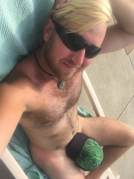 Naakte gelekte OnlyFans-foto van Paul Milam