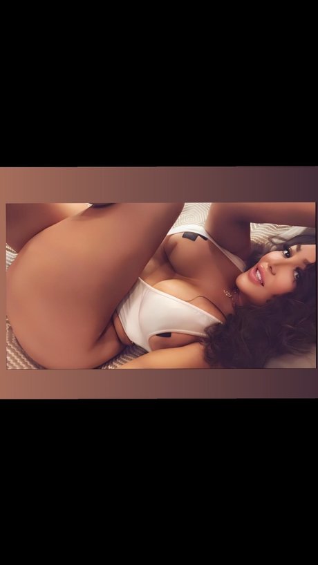 Naakte gelekte OnlyFans-foto van Bebesitadoll