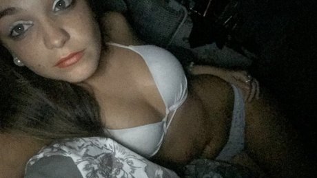 Naakte gelekte OnlyFans-foto van Alena