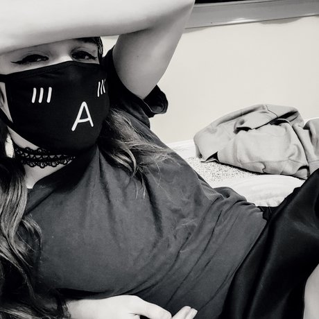 Naakte gelekte OnlyFans-foto van Hentai The Trap