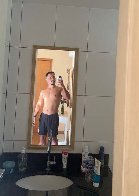 Naakte gelekte OnlyFans-foto van Henry You Slay