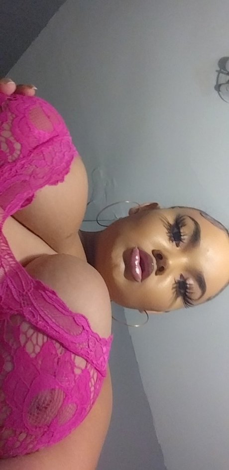 Naakte gelekte OnlyFans-foto van Henny 304