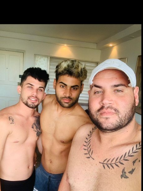 Naakte gelekte OnlyFans-foto van Cuban Hunks
