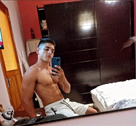 Naakte gelekte OnlyFans-foto van Danielbicurioso 