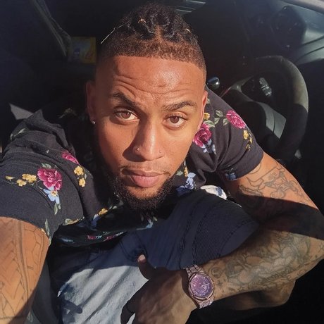 Naakte gelekte OnlyFans-foto van Kevvthagod