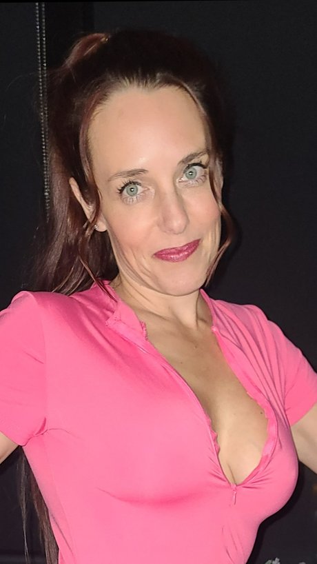 Naakte gelekte OnlyFans-foto van Hotwifeinok
