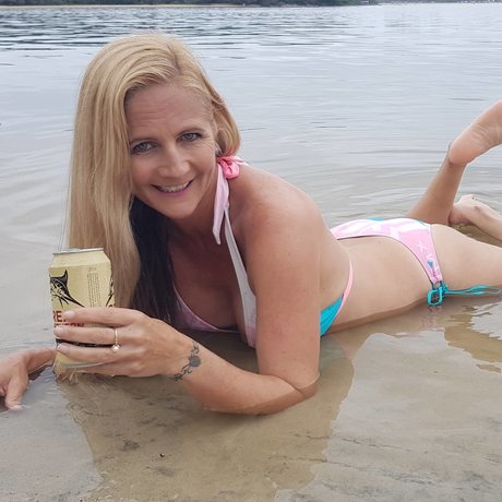 Naakte gelekte OnlyFans-foto van Australian Babe