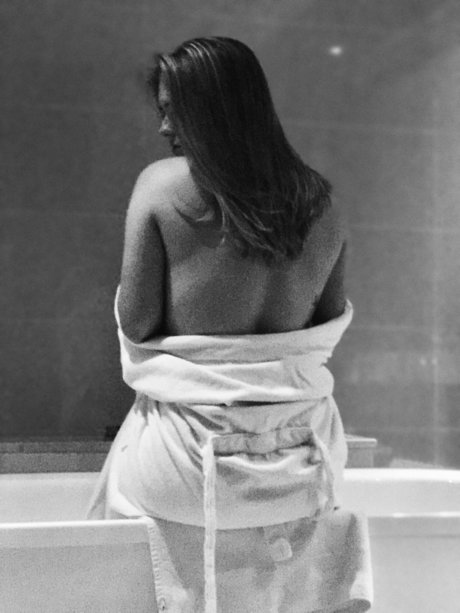 Naakte gelekte OnlyFans-foto van Nikki