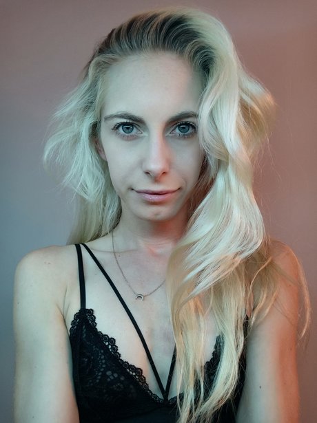 Naakte gelekte OnlyFans-foto van Nikki Gia Soft