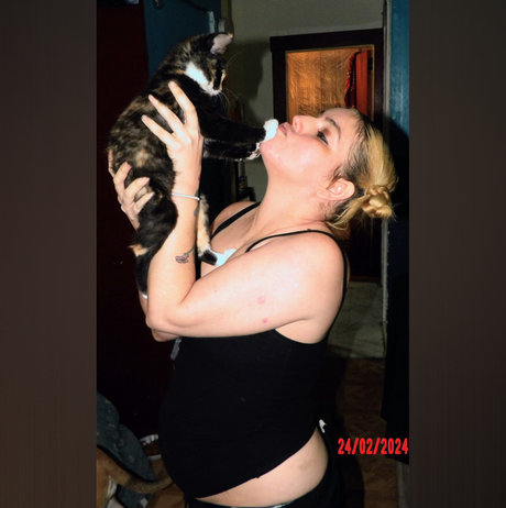 Naakte gelekte OnlyFans-foto van Nikki