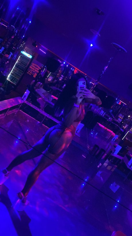 Naakte gelekte OnlyFans-foto van Natalie