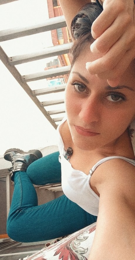 Naakte gelekte OnlyFans-foto van Mnica Cadena