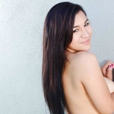 Naakte gelekte OnlyFans-foto van Nina 