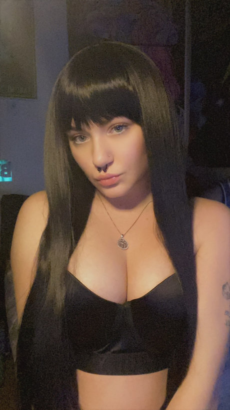 Naakte gelekte OnlyFans-foto van Lilith Roxiexxx