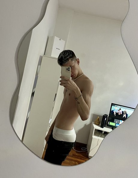 Naakte gelekte OnlyFans-foto van Nicovoutrinas