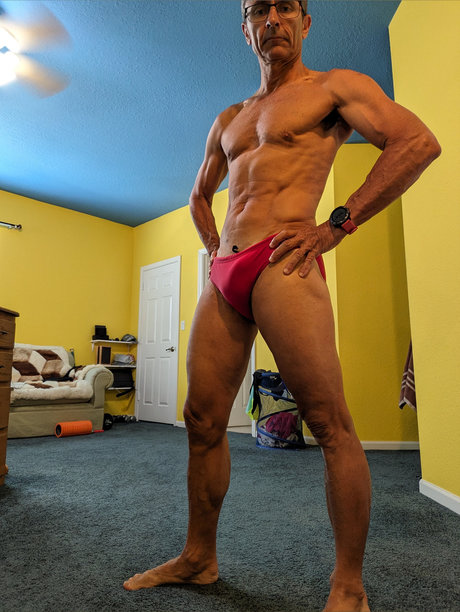 Naakte gelekte OnlyFans-foto van Nico Rondet