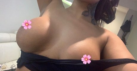 Naakte gelekte OnlyFans-foto van Cleo
