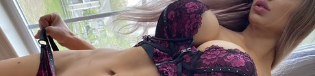 Naakte gelekte OnlyFans-foto van Azura Cosplay  Exclusive Onlyfans