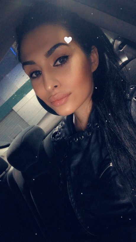 Bruneta Sexy