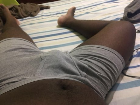 Naakte gelekte OnlyFans-foto van Jamaican Sissy Girl