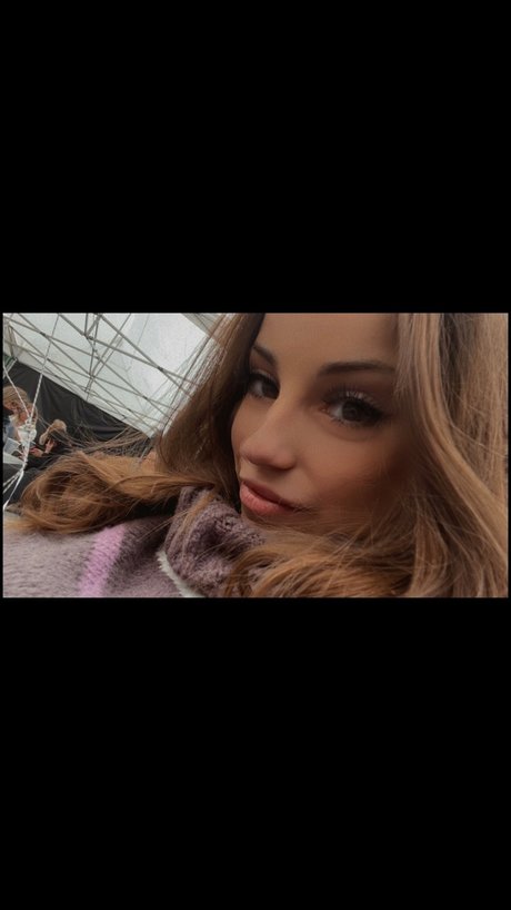 Naakte gelekte OnlyFans-foto van Martina