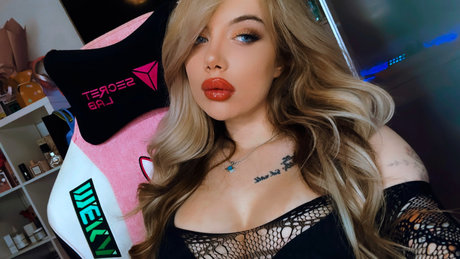 Naakte gelekte OnlyFans-foto van Val
