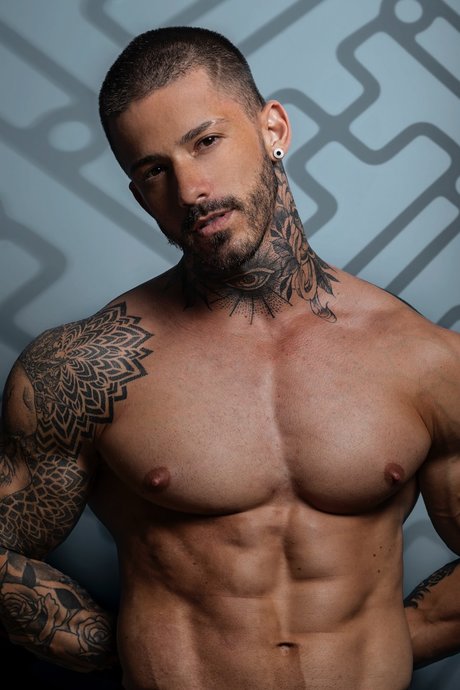 Naakte gelekte OnlyFans-foto van Alex Salgueiro