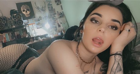 Naakte gelekte OnlyFans-foto van Bell