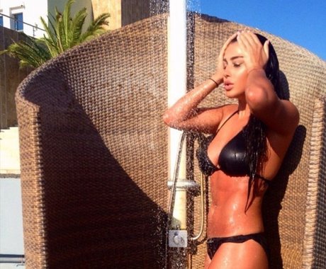 Naakte gelekte OnlyFans-foto van Aisha Paige