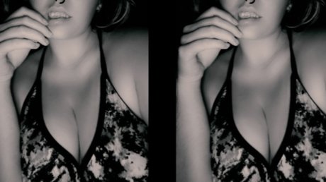 Naakte gelekte OnlyFans-foto van Aly