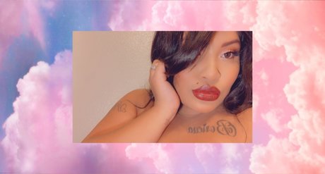 Naakte gelekte OnlyFans-foto van Pound Cake 