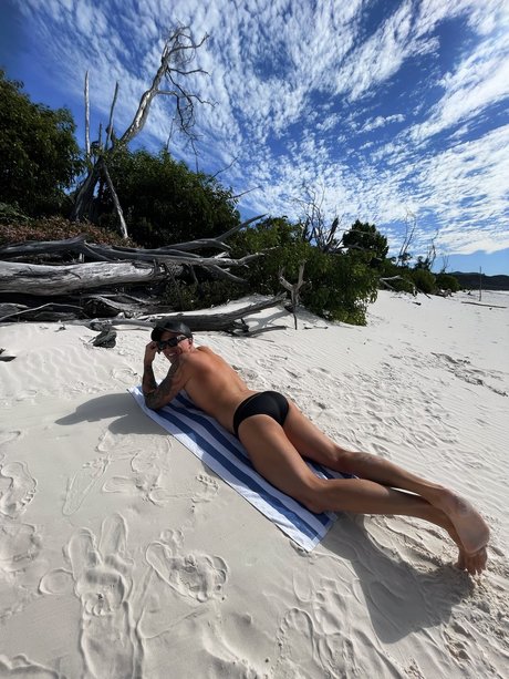 Naakte gelekte OnlyFans-foto van Aussie Troy