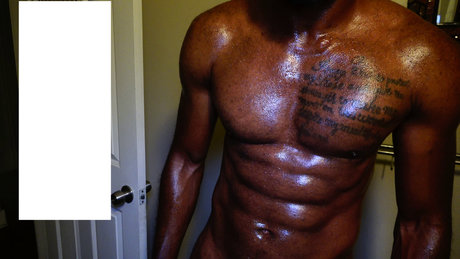 Naakte gelekte OnlyFans-foto van Den Of The Blackpantherxxx