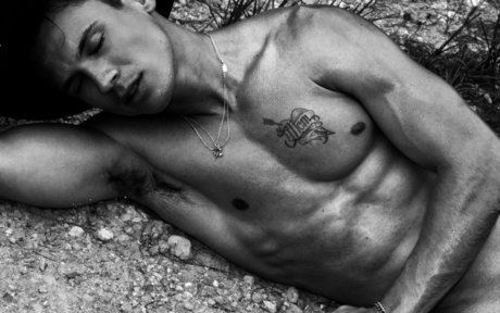 Naakte gelekte OnlyFans-foto van Airon Mallars