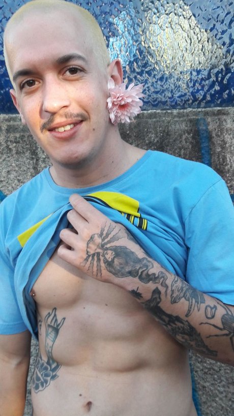 Naakte gelekte OnlyFans-foto van Alt