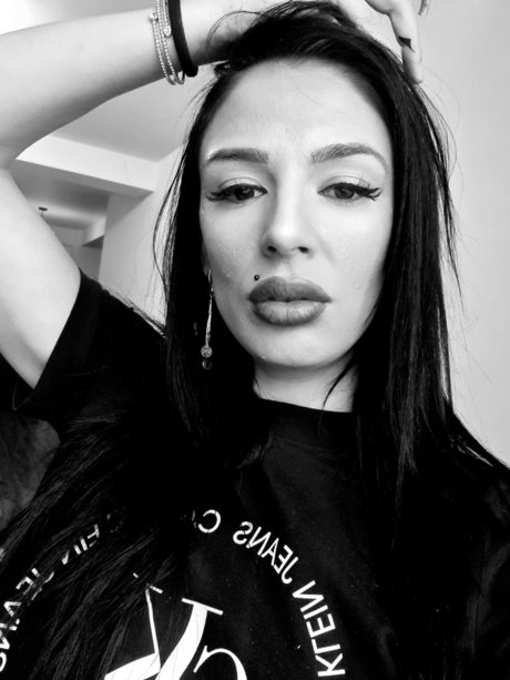 Naakte gelekte OnlyFans-foto van Diana