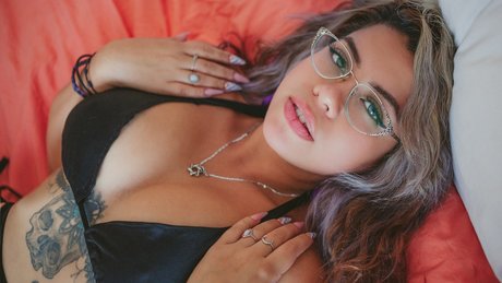 Naakte gelekte OnlyFans-foto van Amaiiran Suicide