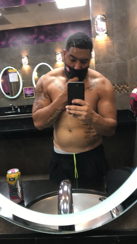 Naakte gelekte OnlyFans-foto van Nixxxest