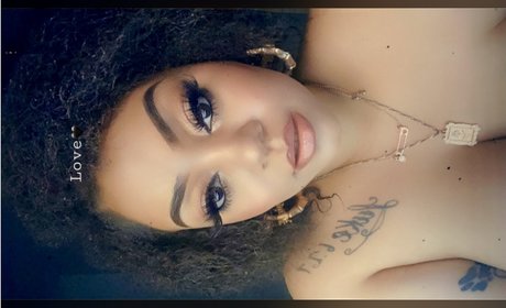 Naakte gelekte OnlyFans-foto van Nia