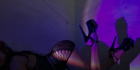 Naakte gelekte OnlyFans-foto van Ninfa