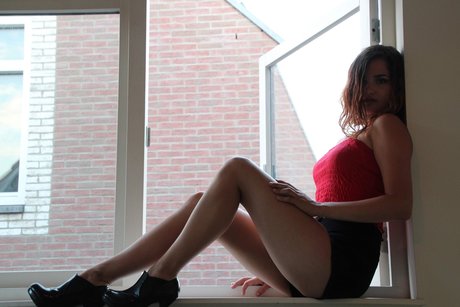 Naakte gelekte OnlyFans-foto van Nina Estia