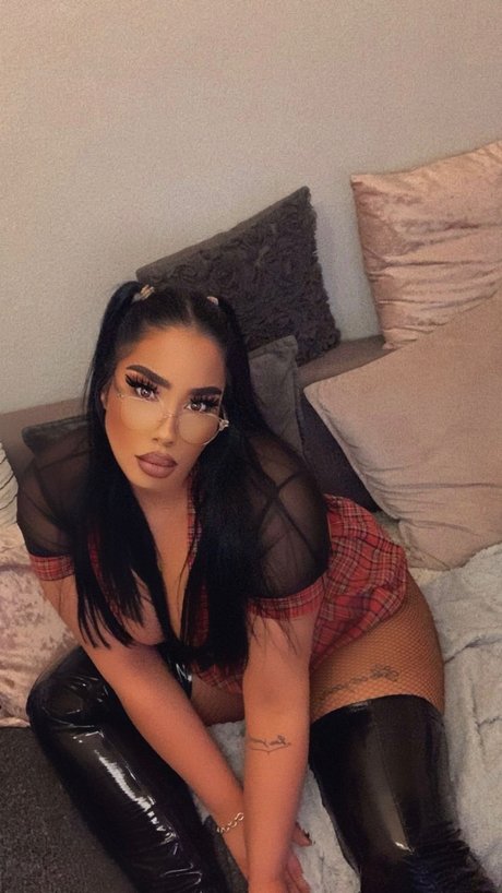 Naakte gelekte OnlyFans-foto van Nina Barbie
