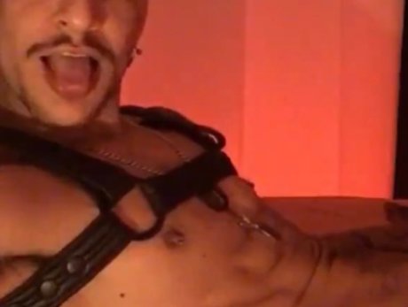 Naakte gelekte OnlyFans-foto van Nikollay