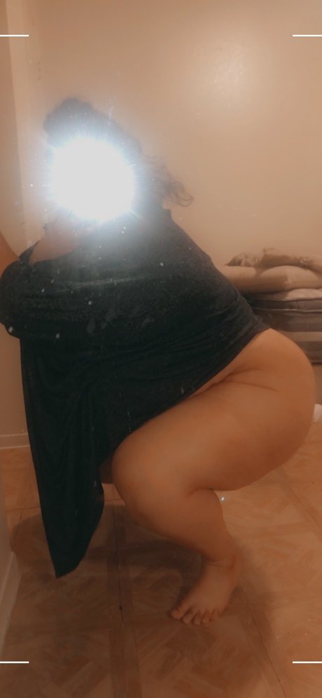 Naakte gelekte OnlyFans-foto van Nikole Marie