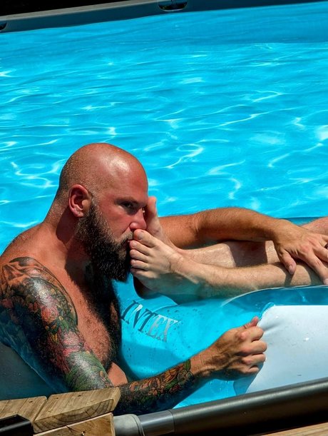 Naakte gelekte OnlyFans-foto van Cubbys  Feet