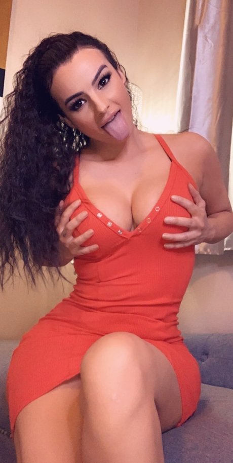 Naakte gelekte OnlyFans-foto van Creamy Rose