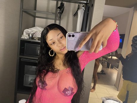Naakte gelekte OnlyFans-foto van Sweettitss