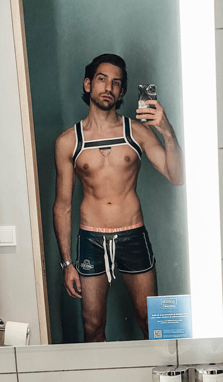 Naakte gelekte OnlyFans-foto van Xzashxfree