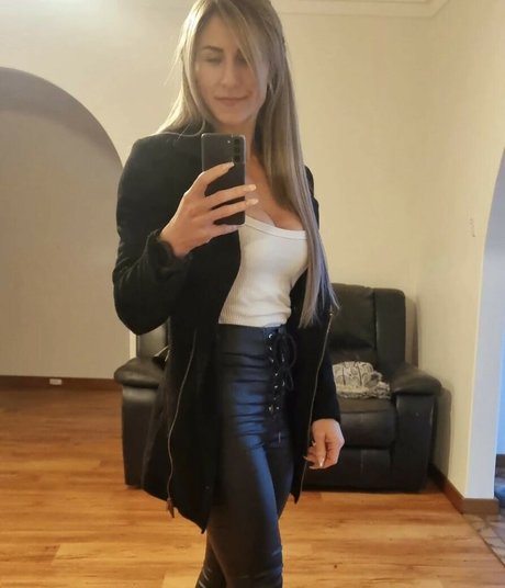 Naakte gelekte OnlyFans-foto van Carole Smith