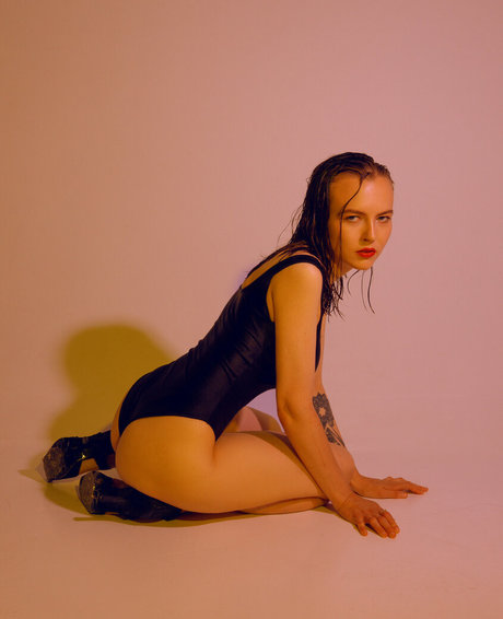 Naakte gelekte OnlyFans-foto van Sisuuz